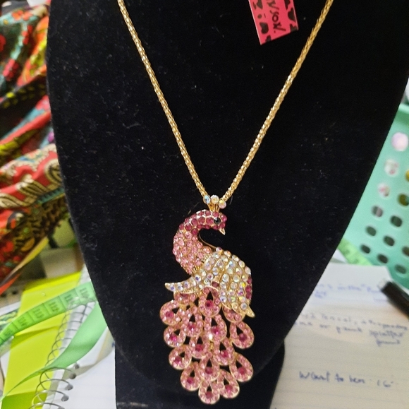 Elegant Pink and Gold Peacock Pendant Necklace New - Picture 5 of 6